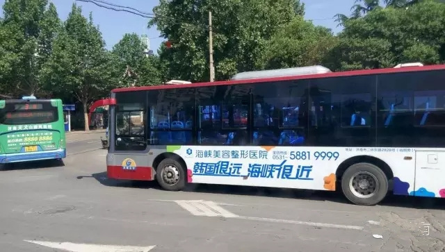【毕昇云图文广告】公交车上的品牌传播新动力
